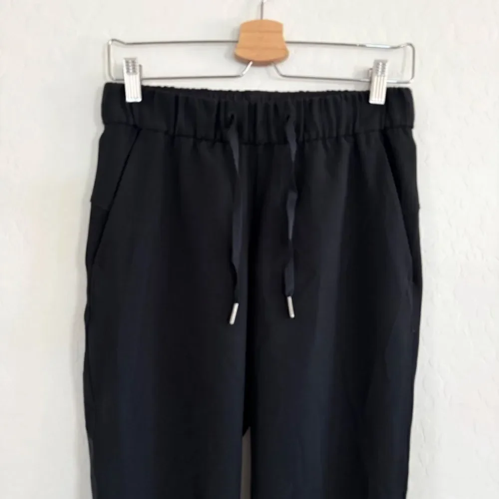 Lululemon On The Fly Crop Woven 23